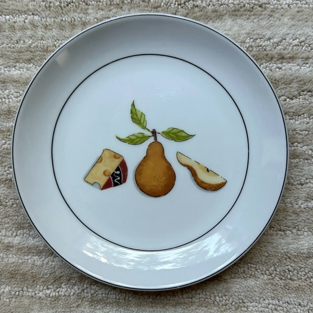 Set of 4 Crate&Barrel Nancy Green Fruit From age Appetizer Desert Plates